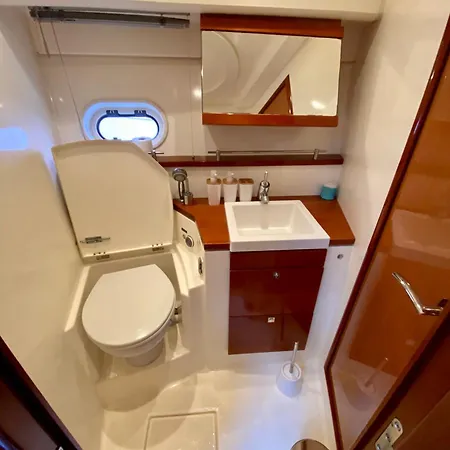Sejour De Reve Sur Un Yacht A La Rochelle Botel