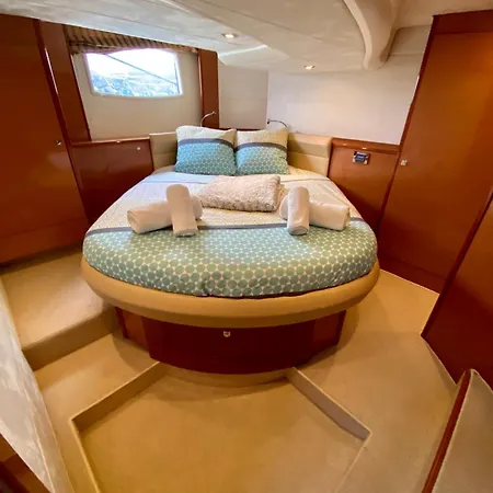 Sejour De Reve Sur Un Yacht A La Rochelle La Rochelle (Charente-Maritime)